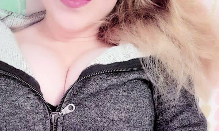 Azgin Dilara 675c7bb7107a9