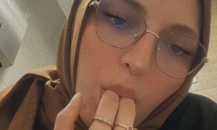 Turbanli Gozluklu Hatun Ayak Icerir 68597af6b5963