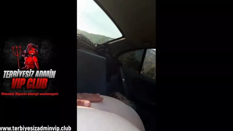Evli Matureyi Dag Basinda Arabanin Arkasinda Amini Yalayan Eleman 6286fce96c556