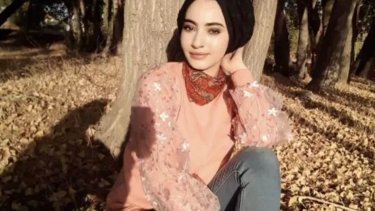 Turbanli Melisa Goruntulu Konusmali 627b4a3c6ba5a