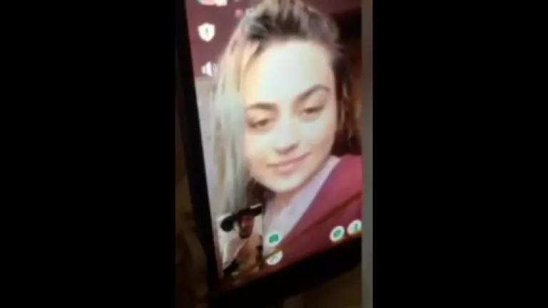 Goruntulu Sohbet Uygulamasinda Sex Sohbeti Yapip Soyunan Turk Hatun 648a93aa264a8