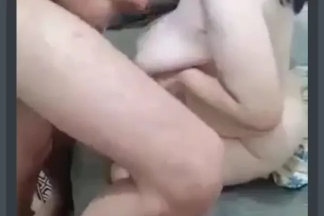 Sirayla Inek Memeli Hatunun Memelerine Bosaliyorlar 648b695fbb230