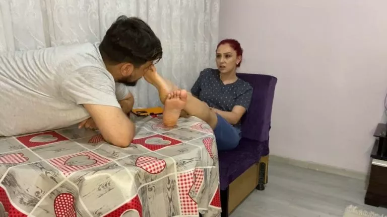 Kizil Sacli Kadinin Ayaklarini Yaliyor Turk 64a0ed97c7635
