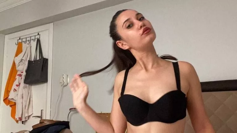 Azgin Hatun Parcala Beni Diye Yalvariyor 67a6962972155